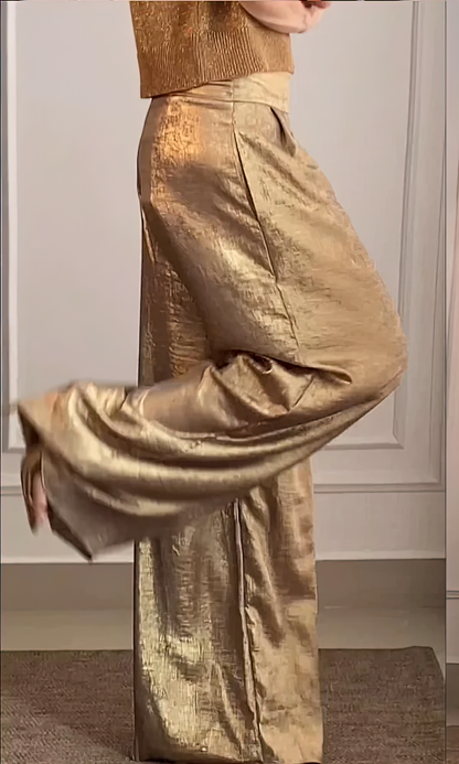 Top met V-hals en broek met wijde pijpen