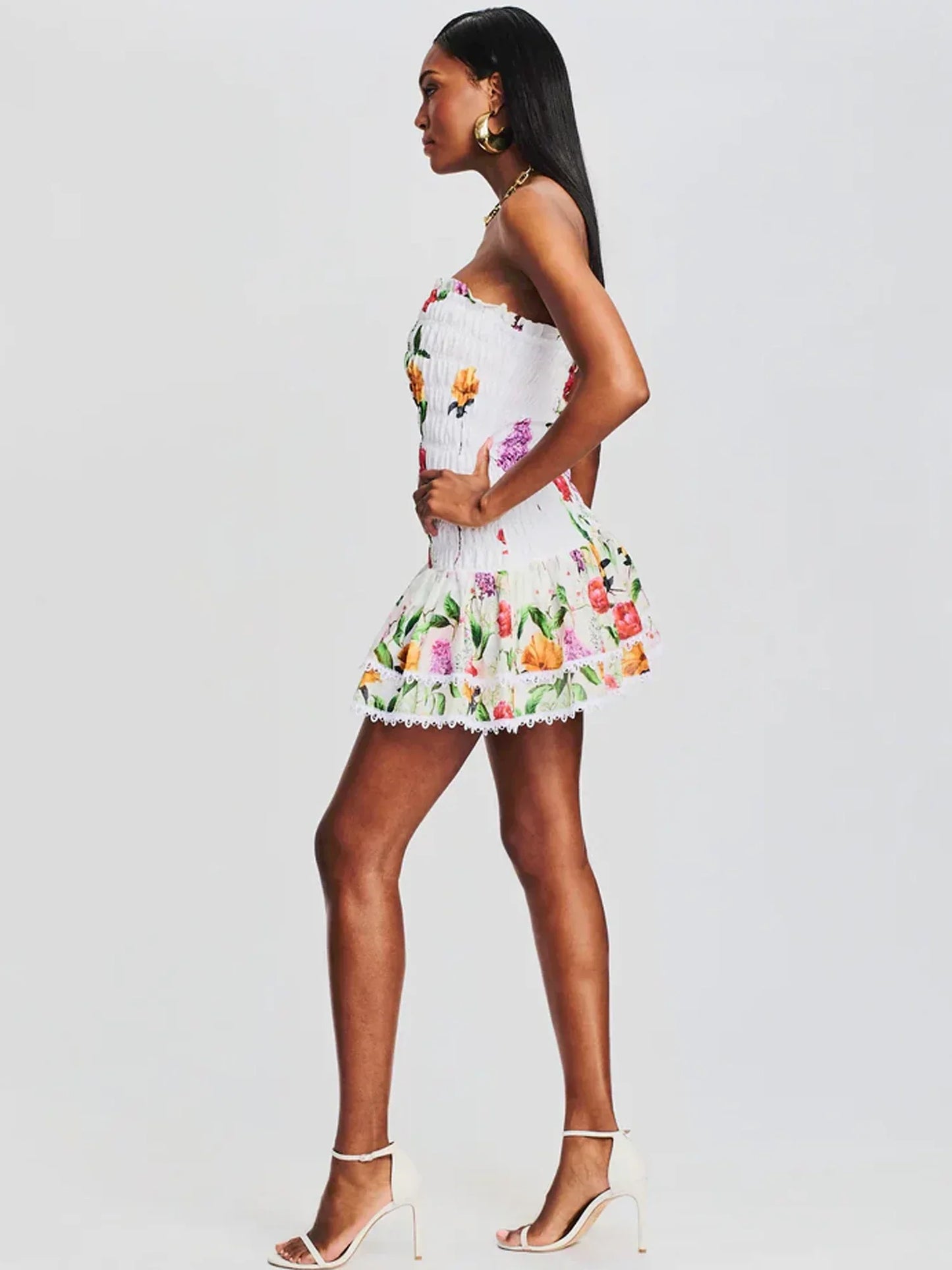 Straploze Mini Jurk met Bloemenprint en Smock Detail – Effortless Chic in Eén Beweging