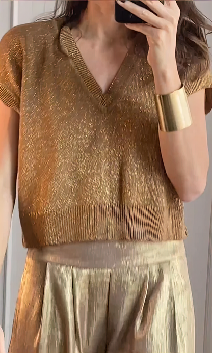 Top met V-hals en broek met wijde pijpen