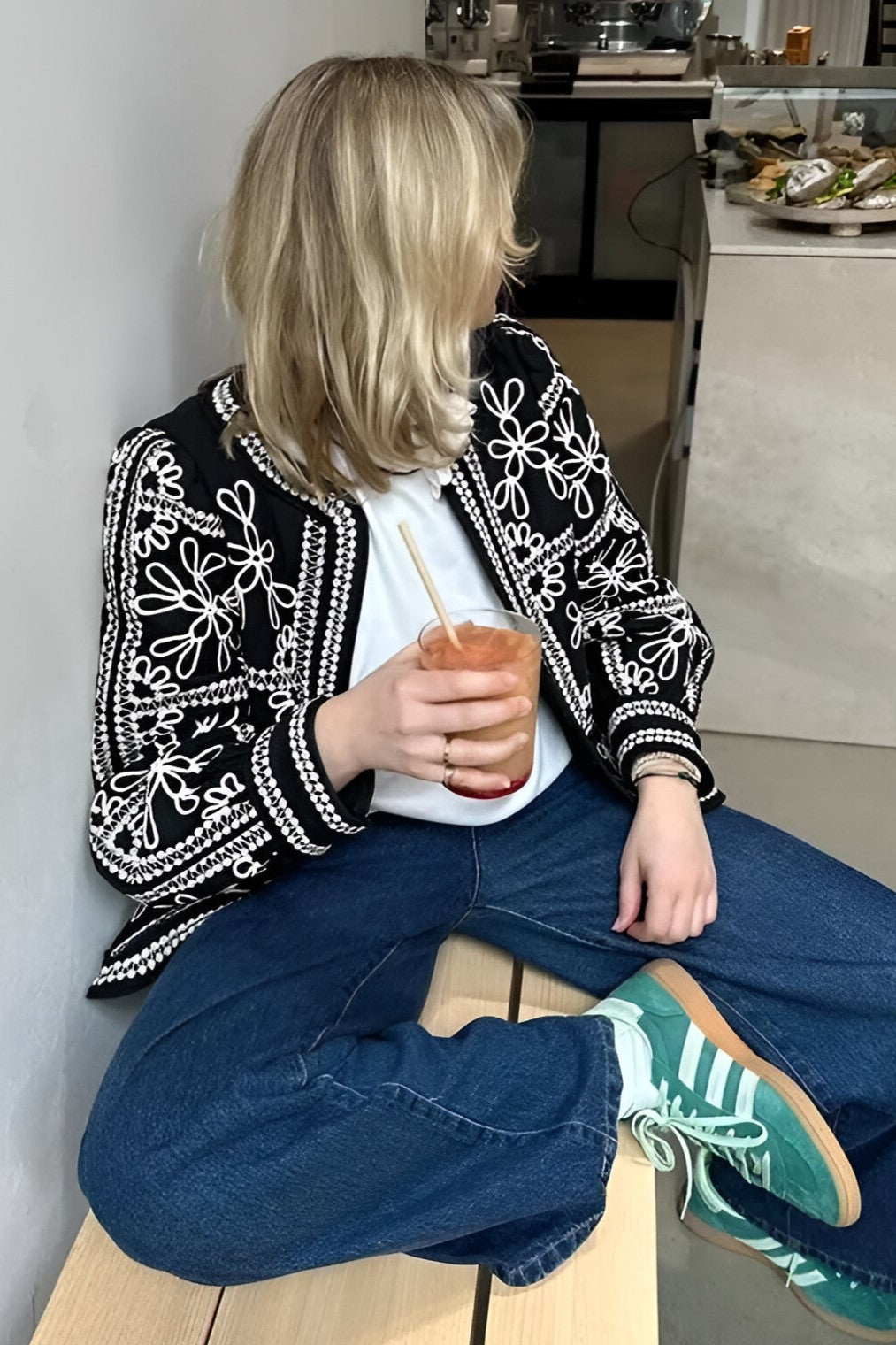 Geborduurd Jasje met Bloemen