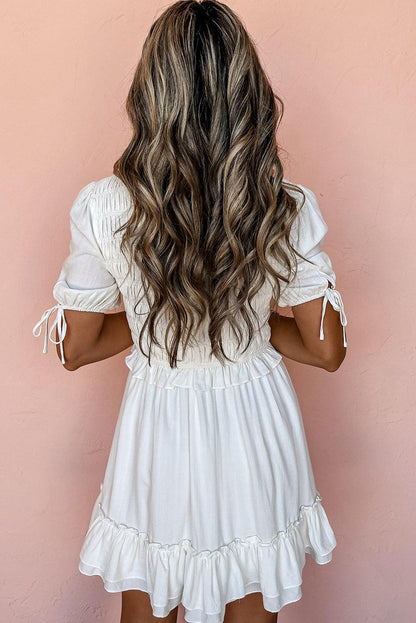 Korte jurk met strak lijfje en ruches